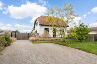 Deze charmante woning is rustig gelegen in een groene en aangename buurt in Heultje, met alle voorzieningen binnen handbereik.Via de ruime inkomhal...