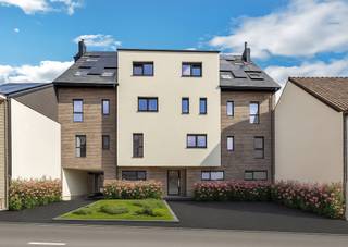 Residentie JUDO is een stijlvolle nieuwbouwresidentie gelegen in de Stationsstraat te Herzele. Het project omvat acht kwaliteitsvolle appartementen (91m² tot 137m²), waarvan zes ruime tweeslaapkamerappartementen en twee luxueuze duplexen. De residentie werd ontworpen met aandacht voor comfort, licht en moderne afwerking, waardoor elk appartement een aangename en energiezuinige woonervaring biedt.<br /><br />De appartementen beschikken over een praktische indeling met twee slaapkamers, een volledig uitgeruste badkamer en een leefruimte met open keuken. De duplexappartementen bieden extra ruimte met drie slaapkamers en twee toiletten, wat ze bijzonder geschikt maakt voor gezinnen of wie net dat tikkeltje meer comfort zoekt.<br /><br />Op het gelijkvloers genieten de bewoners van een privatieve tuin, terwijl de appartementen op de verdiepingen zijn uitgerust met een terras waar men in alle rust kan ontspannen. Daarnaast is er de mogelijkheid om een garage afzonderlijk bij aan te kopen, wat extra gemak en veiligheid biedt.<br /><br />Residentie JUDO bevindt zich op een uitstekende locatie in het centrum van Herzele, op wandelafstand van het station, winkels, scholen en openbaar vervoer. Via de provincieweg ben je met de wagen in een mum van tijd in de omliggende steden of op de oprit van de E40. Dankzij de centrale ligging en de vlotte verbindingen met omliggende steden combineert dit project rustig wonen met optimale bereikbaarheid.<br /><br />De opgegeven prijzen zijn exclusief kosten.<br />De aankoop kan, mits het voldoen aan de voorwaarden, genieten van het verlaagde btw-tarief van 6%.<br /><br />OOK voor bedrijven/investeerders die het pand aankopen voor verhuur (15 jaar)<br /><br />De oplevering wordt verwacht vanaf eind mei 2026.<br /><br />Ontdek jouw nieuwe thuis vandaag! Bel of mail onze makelaar Karolien voor meer informatie of een bezoek: 0489/52.28.36 - karoliensteppe@immoderas.be