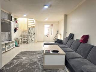 Gelegen in een rustige straat nabij het centrum van Gent en op korte afstand van het prachtige natuurgebied Bourgoyen-Ossemeersen bevindt zich...