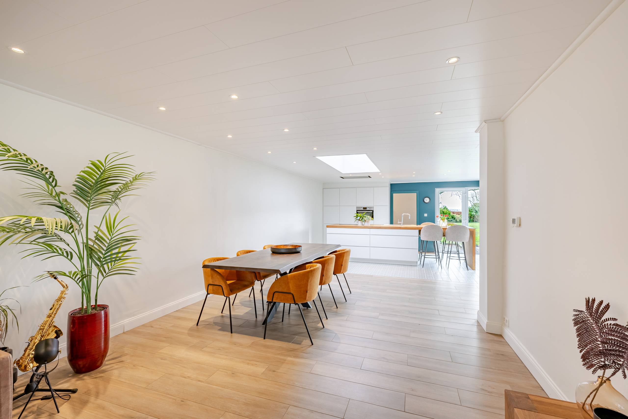 GERENOVEERDE, RUIME WONING OP EEN PERCEEL VAN 931M² - foto 3