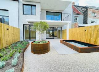 Gelegen in de bruisende Nieuwstraat, op een steenworp van de Grote Markt, biedt dit exclusieve appartement een zeldzame combinatie van rust, luxe...