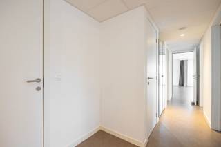 Op een centrale ligging aan de Antwerpsestraat 476 – 12 in Boom vind je dit appartement op de eerste verdieping. Via de inkomhal kom je in de...