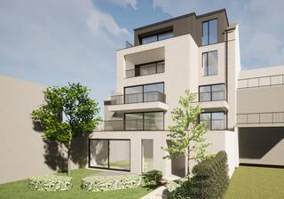 Op een absolute toplocatie in de Stationsstraat 12 te Sint-Niklaas bieden wij <strong>deze prachtige nieuwbouw handelsruimte te huur</strong> aan. Dankzij de centrale ligging, de uitstekende bereikbaarheid en de brede gevel van maar liefst 11 meter geniet dit pand van een maximale visibiliteit en een sterke commerciële, karaktervolle uitstraling.<br />De handelsruimte heeft <strong>een bruikbare oppervlakte van ca. 150 m² en wordt casco opgeleverd,</strong> zodat de ruimte volledig naar eigen wensen en concept kan worden ingericht. Dankzij de uitzonderlijk brede gevel en de ruime etalagemogelijkheden is dit pand ideaal voor ondernemers die op zoek zijn naar een representatieve locatie met een sterke commerciële uitstraling.<br />Het handelspand leent zich uitstekend voor diverse commerciële activiteiten, zoals een kwaliteitsvolle winkel, showroom, dienstverlening, kantoor, een vrij beroep of een zorg- en <strong>beautyconcept. De combinatie van de centrale ligging, de nieuwbouwkwaliteit en het karaktervolle uitzicht maakt dit een unieke opportuniteit in het hart van Sint-Niklaas.<br />De maandelijkse huurprijs bedraagt € 2.500, exclusief de onroerende voorheffing ten laste van de huurder.</strong><br />Interesse? Contacteer ons vandaag nog voor meer informatie of een bezichtiging van dit uitzonderlijke handelspand.