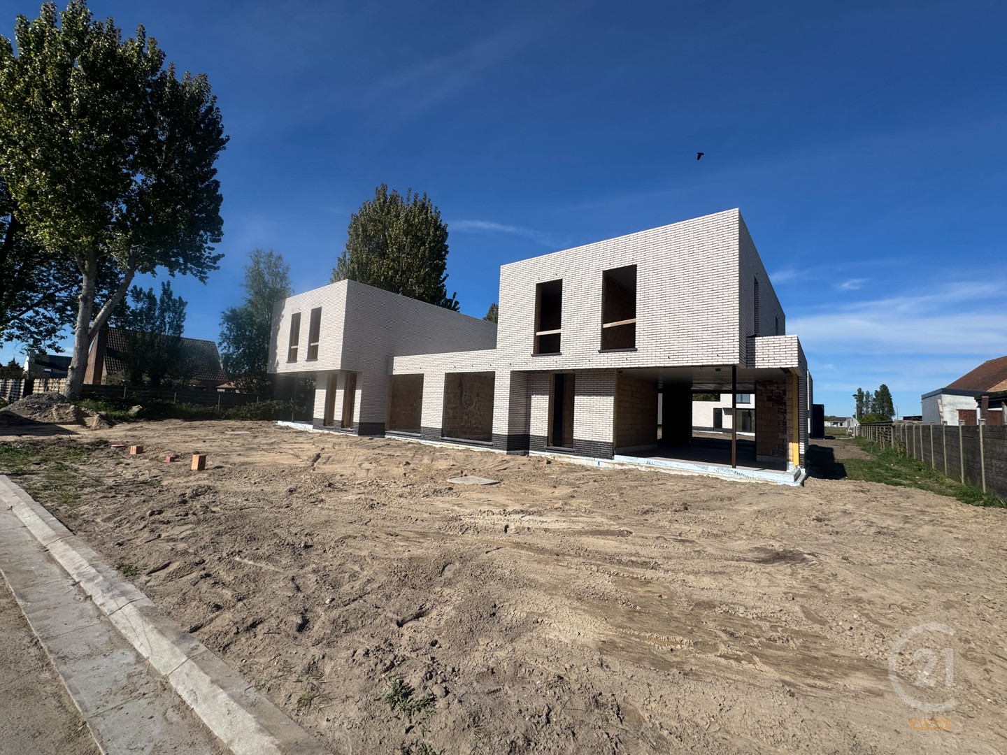 Maison familiale moderne avec 3 chambres spacieuses, 2 salles de bains et un garage intérieu - photo 4