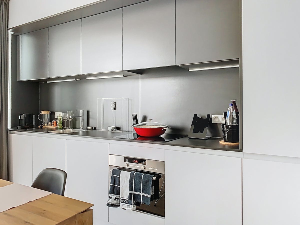 Dansaert - Spacieux studio meublé avec parking à louer - photo 4