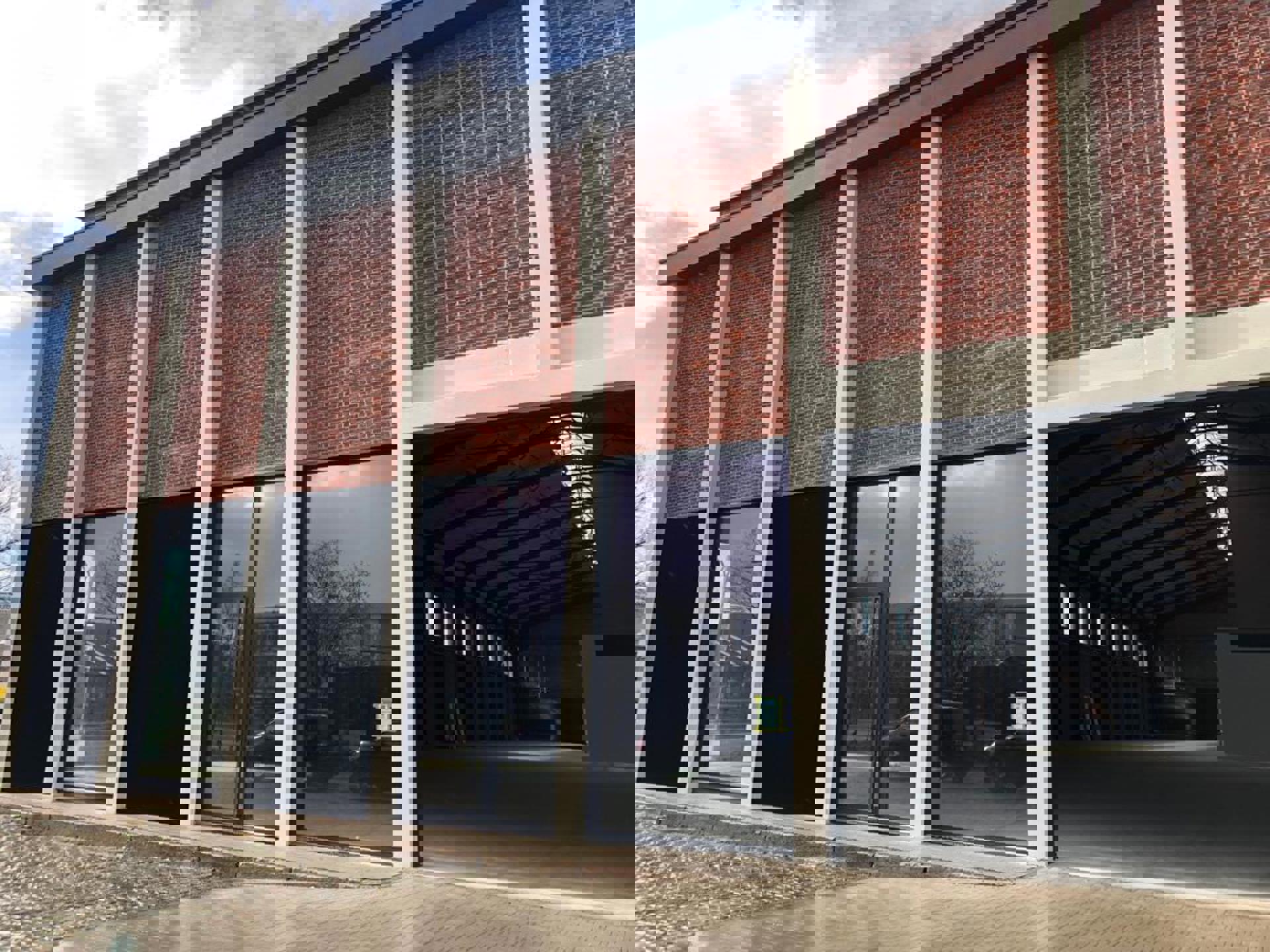 Magazijn ca 1.907m² met zichtlocatie en 2 sectionaal poorten - foto 5