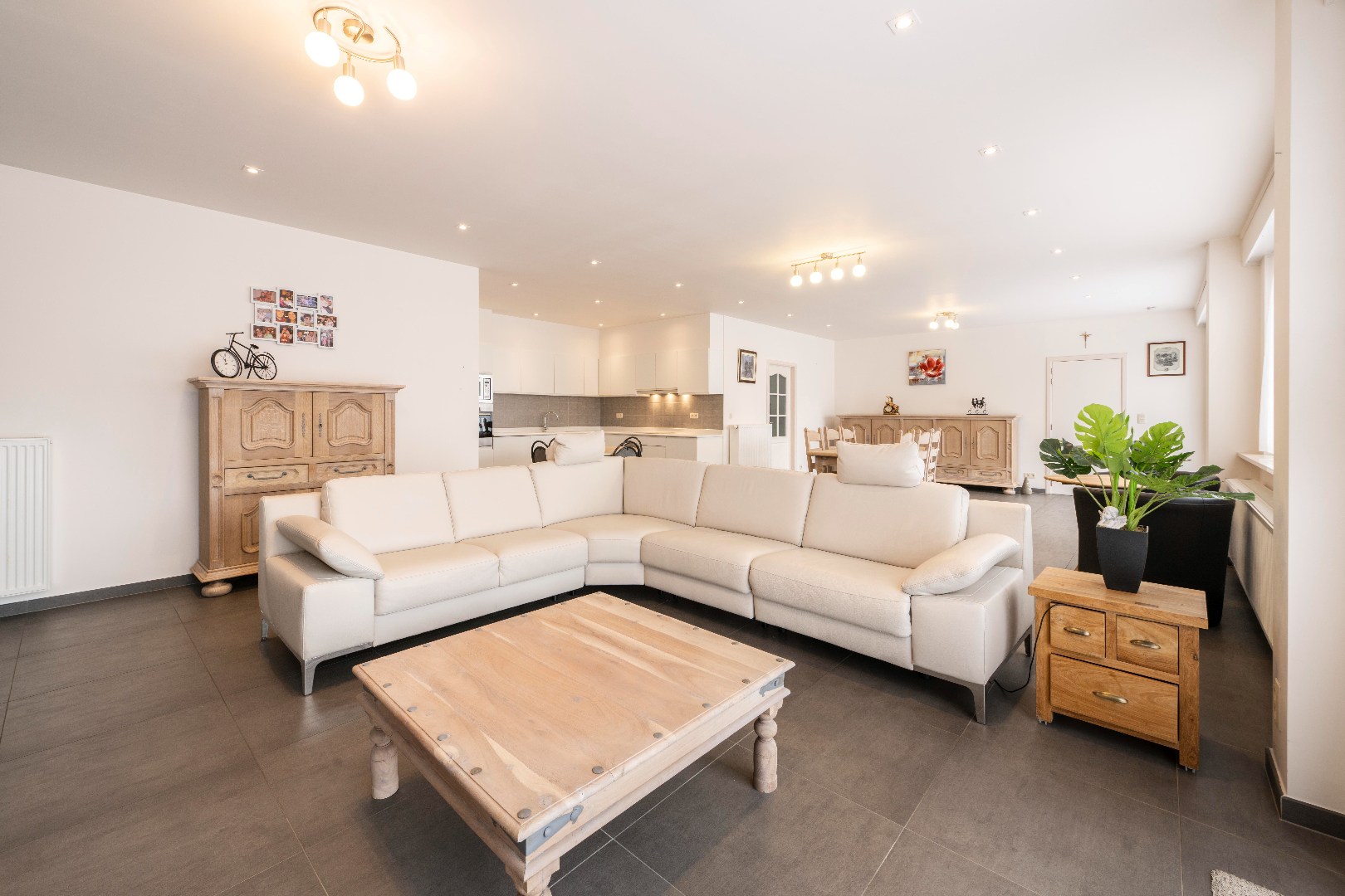 ZEER RUIM INSTAPKLAAR APPARTEMENT (130 m²) MET GARAGE EN RUIM TERRAS (60 m²) - foto 5