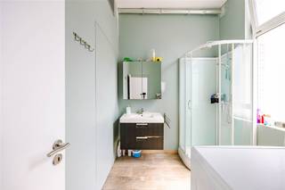 SINT-NIKLAAS - Vous êtes à la recherche d'une propriété prête à emménager dans le centre de Sint-Niklaas ? Ce bien est peut-être fait pour vous. Ses...