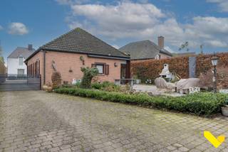 Charmante woning met ruim bijgebouw op topligging!Deze verrassend ruime woning biedt tal van mogelijkheden. Naast de comfortabele leefruimtes...