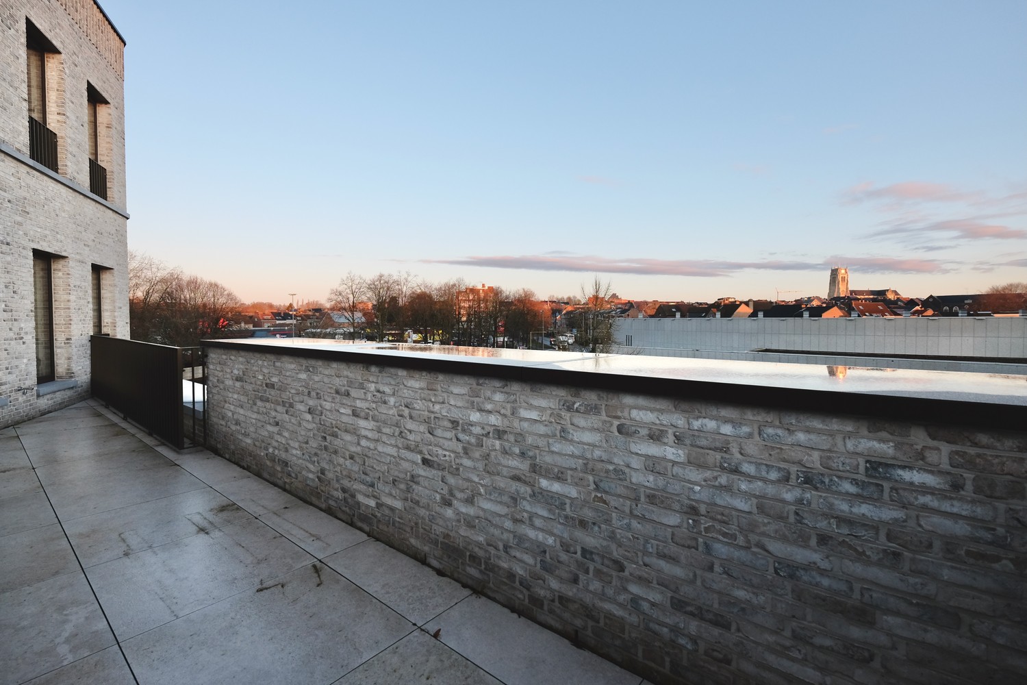 Ruime drie slaapkamer appartement met twee terrassen TE HUUR - foto 5