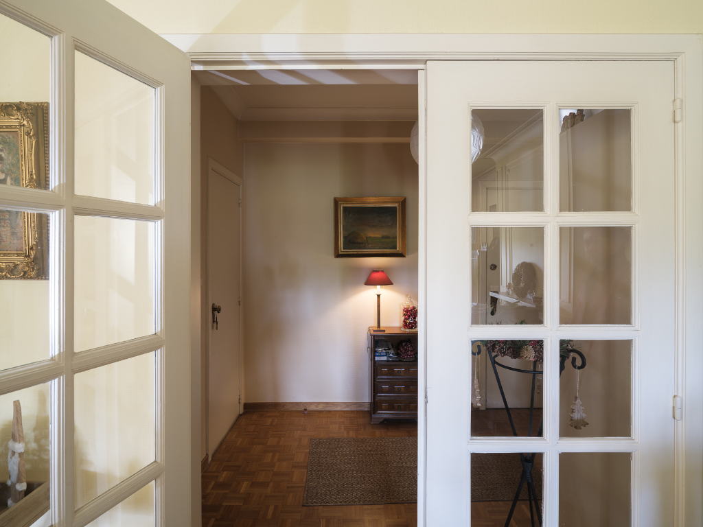 Ruim en stijlvol duplexappartement (bew. opp. ±154 m²) met 3 slaapkamers, gelegen in de standingvolle residentie ‘Versailles’, op slechts 10 minuten van het centrum van Gent. - foto 3