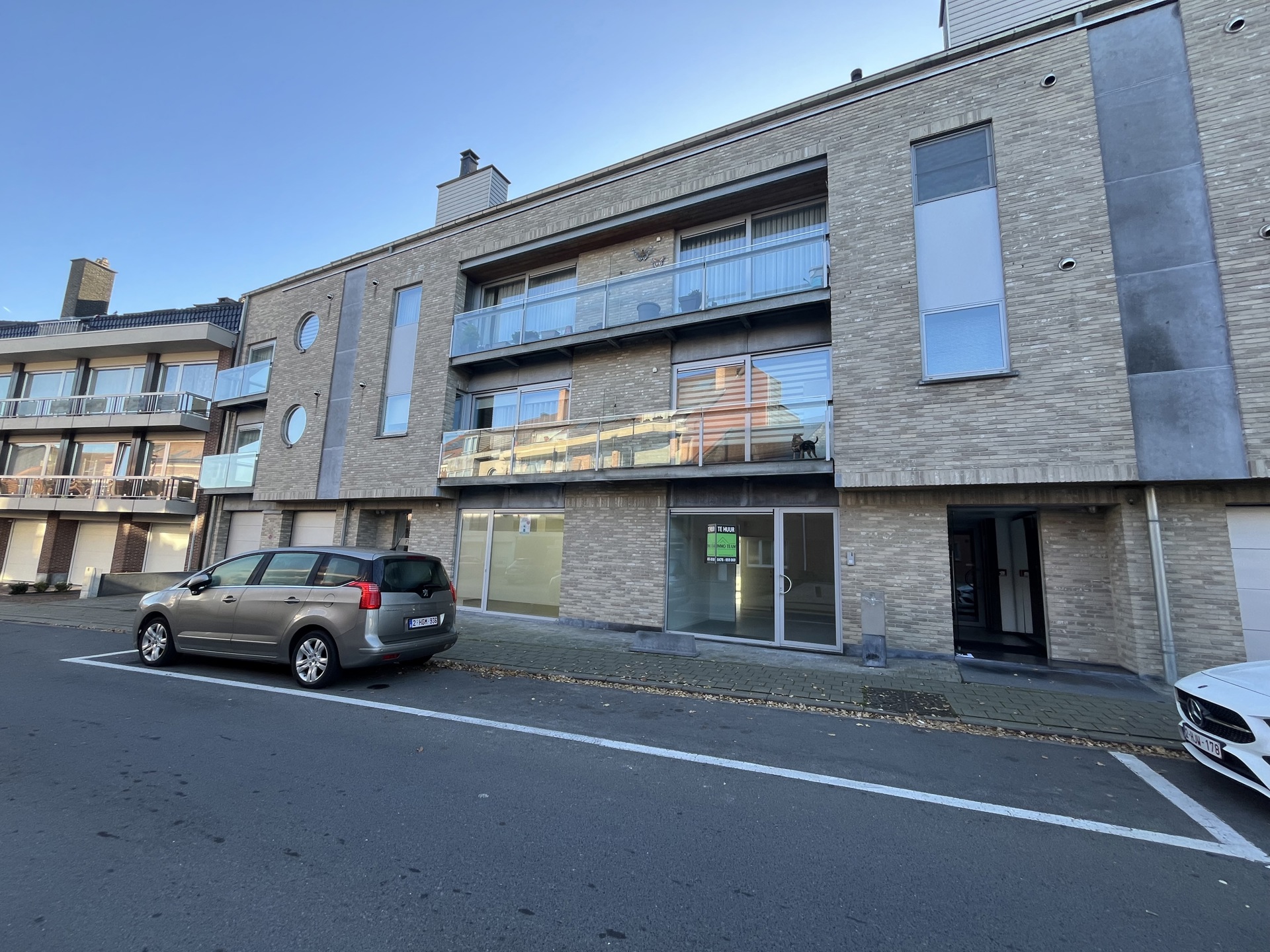 RUIME HANDELS/KANTOORRUIMTE TE HUUR IN TERNAT - foto 1