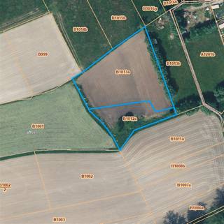 <p>Un terrain agricole intéressant de 6 077 m² !<br />Intéressé ? Contactez-nous à l'adresse info@derick.be ou au 053 70 23 67</p>