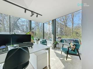 Ontdek deze volledig afgewerkte, lichtrijke kantoorruimte op een toplocatie in het prestigieuze nieuwbouwproject Elysia Park te Edegem. Dankzij...