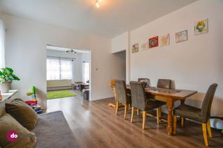 <p><span>Maison de 4 chambres à coucher avec grand jardin, située au centre de la ville</span></p><p><span> </span></p><p><span>Vous entrez immédiatement par le hall d'entrée spacieux qui offre également beaucoup d'espace pour ranger des objets. La cuisine est le cœur de la maison et vous mène ensuite à l'espace de vie spacieux avec le salon et la salle à manger.</span></p><p><span> </span></p><p><span>Au premier étage, vous disposez de 2 belles chambres et d'une salle de bain avec lavabo, toilette et baignoire &. Au deuxième étage, vous avez 2 chambres supplémentaires et une salle de douche avec lavabo & toilette. L'ensemble a été récemment rénové.</span></p><p><span> </span></p><p><span>Vous pouvez profiter de la terrasse ou du grand jardin. Vous pouvez facilement garer votre voiture dans l'allée. Vous pouvez ranger vos affaires dans la cave ou le grenier.</span></p><p><span> </span></p><p><span>Vous êtes à la recherche d'une maison spacieuse avec une situation centrale entre Louvain et Malines ? Alors cette propriété est ce que vous cherchez. Contactez-nous rapidement pour une visite !</span></p><p><span> </span></p><p><span>015 20 36 00 - <span>info@domoxim.be</span></span><span> </span></p><p><span> </span></p><p><span>domoXim. Là où les rêves deviennent réalité!</span></p><p><span> </span></p><p><span>Vous souhaitez connaître la valeur de </span><span>votre </span><span>maison ? Nous vous conseillons volontiers.</span></p>