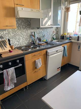 Dit aangename appartement bevindt zich op de 1ste verdieping van een kleinschalig gebouw en is rustig gelegen.Het appartement omvat een lichtrijke...