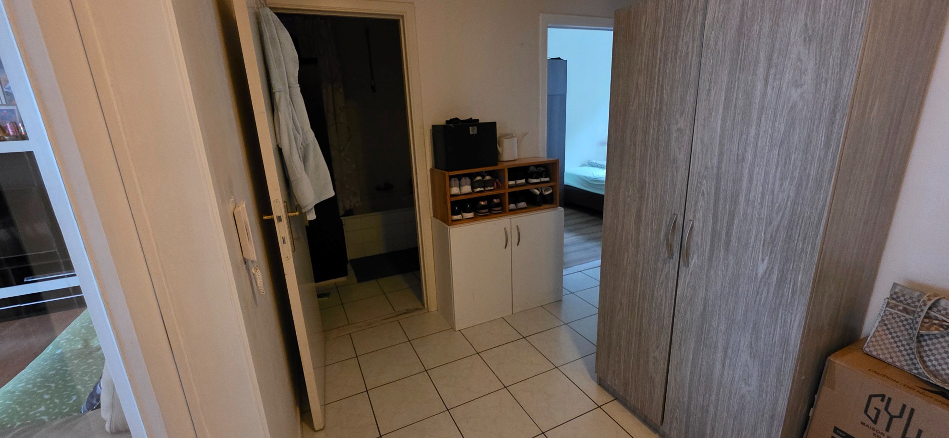 Drie slaapkamer appartement op de 1ste verdieping - foto 4