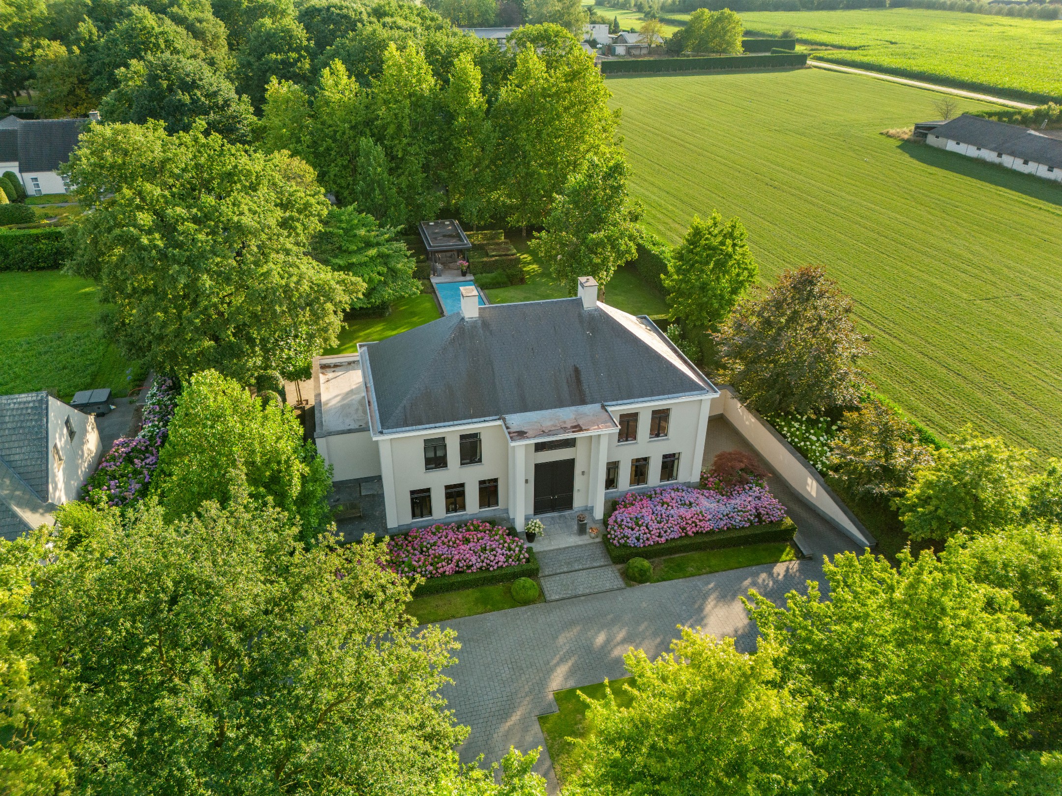 Timeless villa on 3,187 m² near the Dutch border in Weelde - photo 1