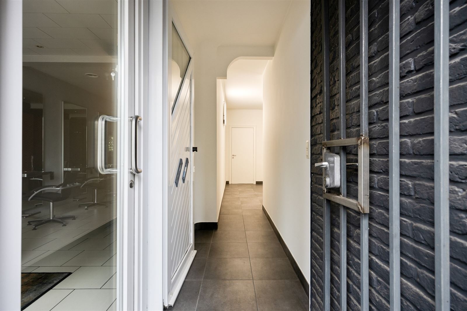 Commercial à vendre à Anvers avec 2 chambres - photo 2