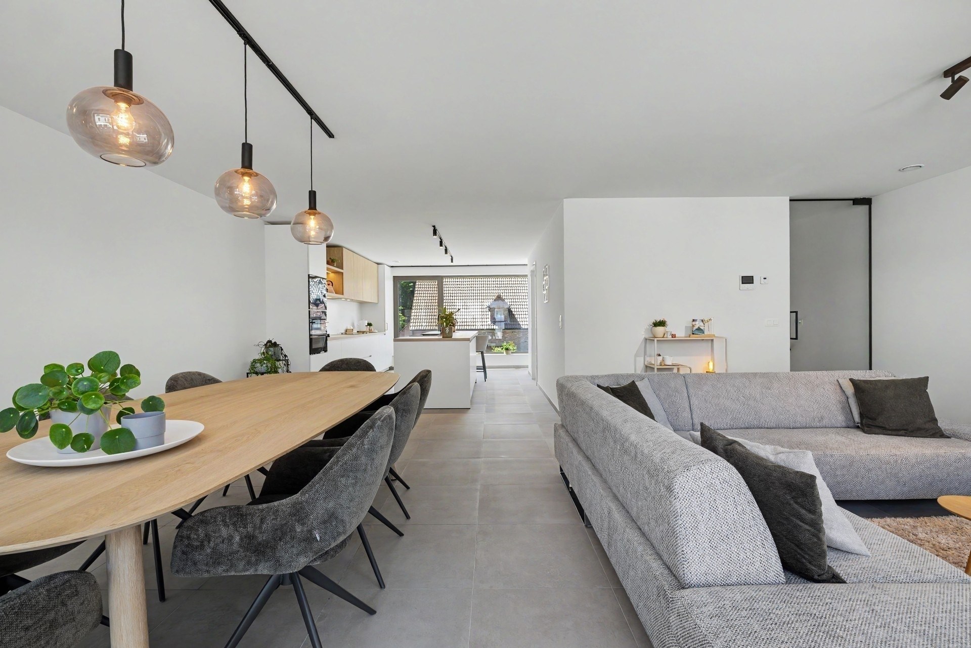 Ruime triplex woning met 3 slaapkamers en 2 parkeerplaatsen nabij het centrum van Stekene (159m²) - foto 5