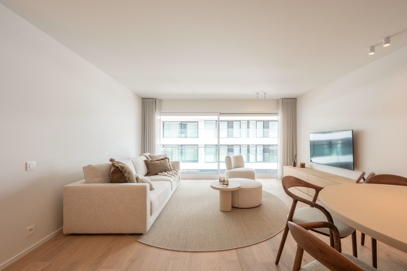 Gerenoveerd appartement met 3 slpks. aan het Lichtorenplein - foto 3