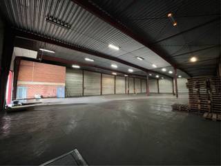 Dit veelzijdige pand is gelegen in de Transportzone Meer, nabij de E19, en biedt dankzij de uitstekende locatie en de mogelijkheid om de...