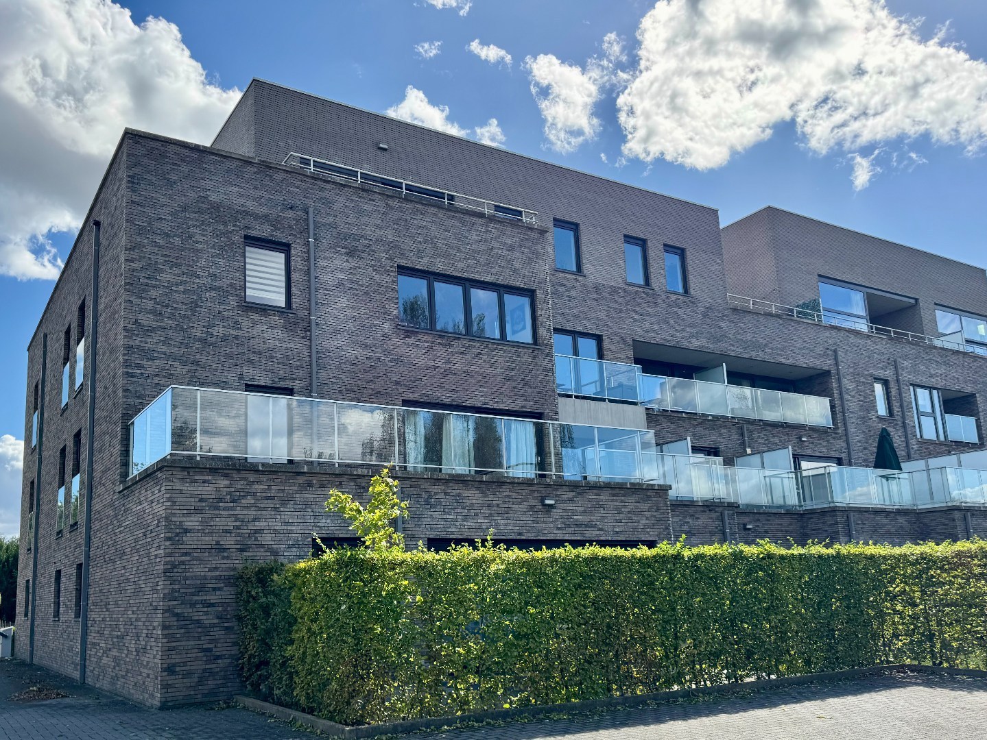 Instapklaar luxeappartement met zonnig terras in groen Zwijnaarde - foto 3