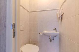 Gelijkvloers appartement (132m²) met 2 slaapkamers, terras, garagebox en privatieve kelderberging, gelegen in hartje centrum Nijlen!Indeling: aparte...