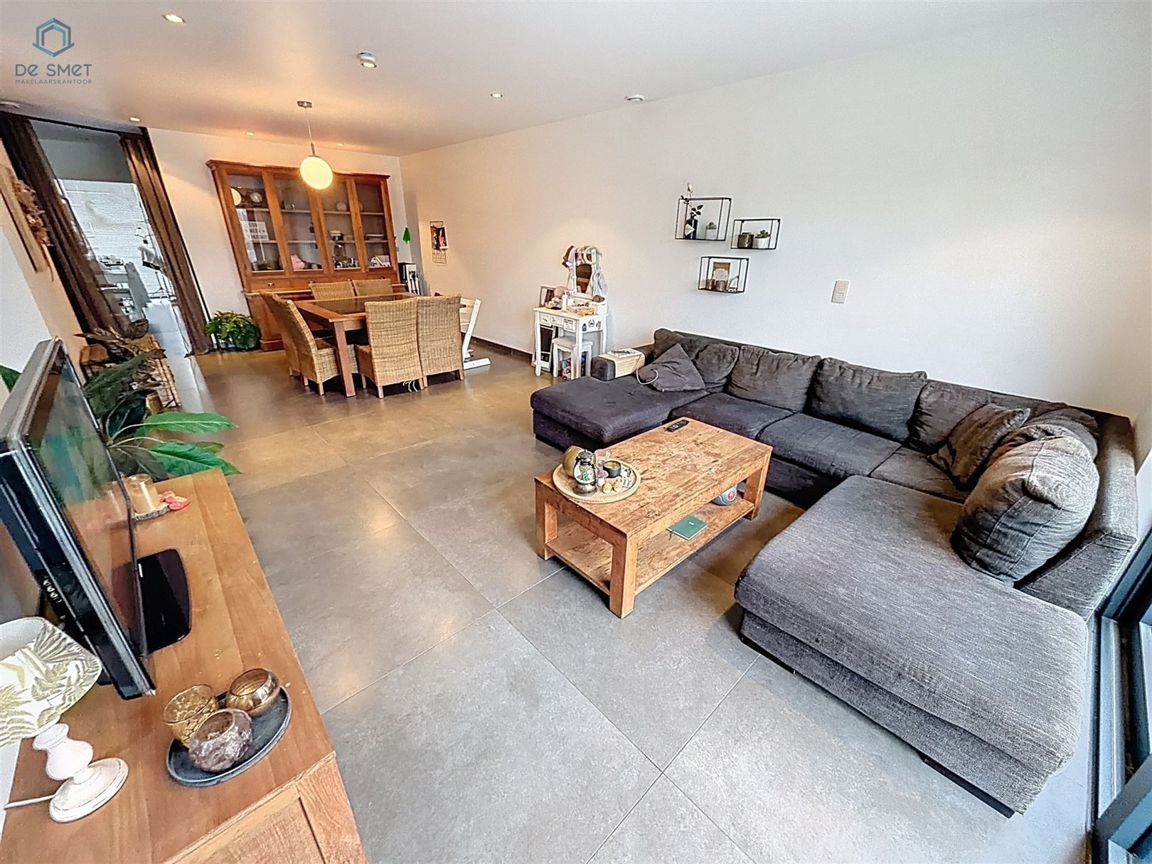 Maison neuve prête à habiter avec 3 chambres, espace commercial et grand grenier - photo 3