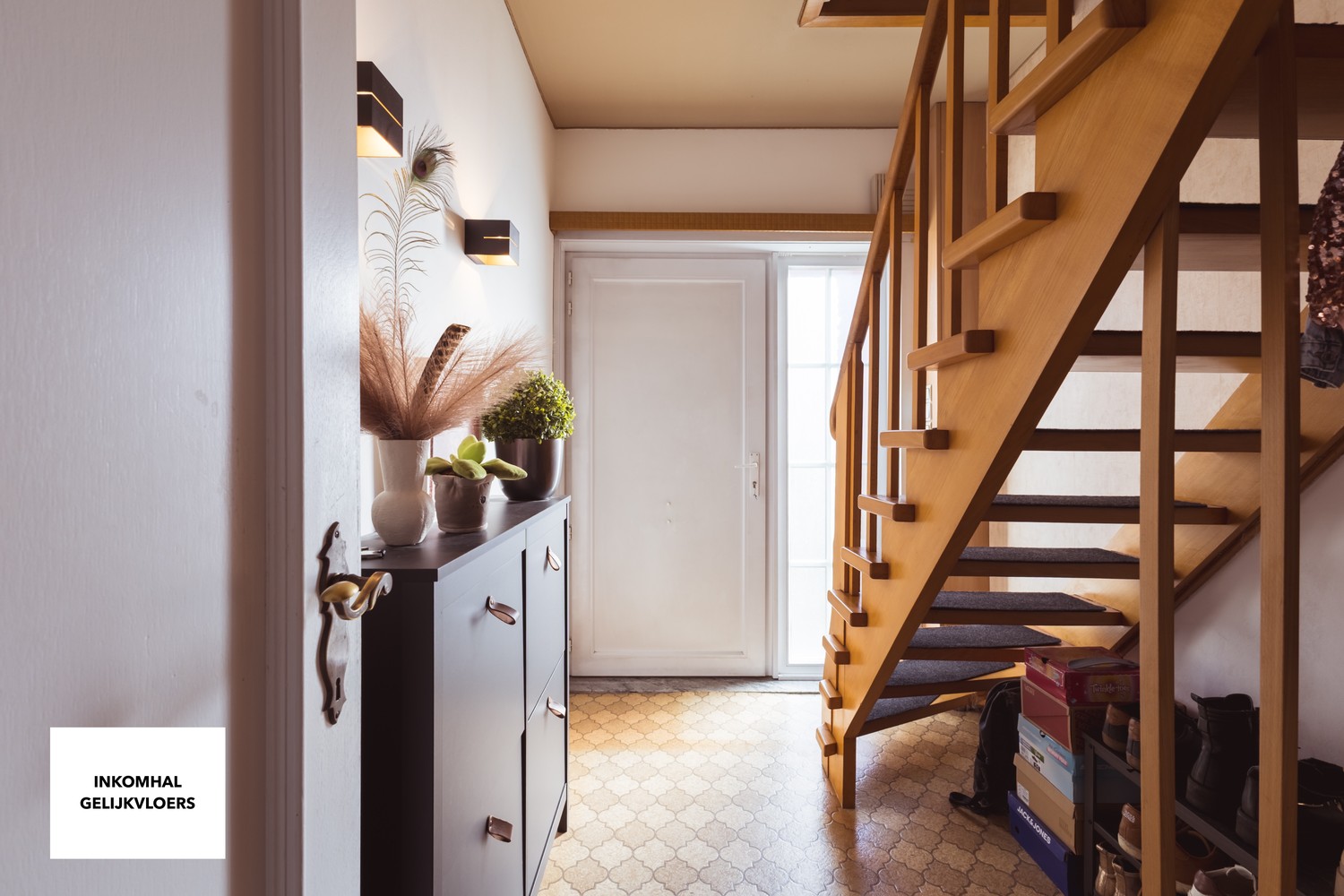 Op te frissen HOB met 4 SLPK's & tuin op rustige locatie nabij centrum - foto 2