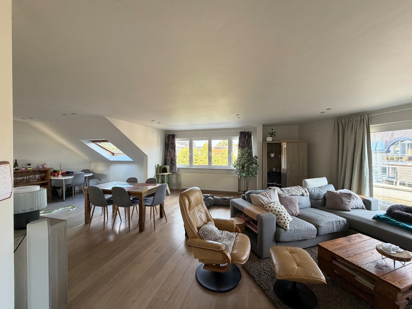 Ruim en lichtrijk dakappartement te Asper. - foto 4