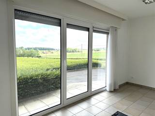 Appartement spacieux avec potentiel au cœur d'AnzegemDans la rue Oudstrijdersstraat à Anzegem, nous vous proposons une opportunité immobilière...