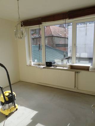 commercieel pand met twee appartementen te koop in Sint-Lambrechts-Woluwe, gelijkvloers commercieel<br /> 180 ²m verhuurd eerste verdiep 65 ²m appartement twee slaapkamers badkamer keuken en leefruimte verhuurd twee de verdiep 90 ²m drie slaapkamers badkamer keuken leefruimte verhuurd <br />