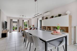 Deze recente en energiezuinige woning is gelegen in een rustige, residentiële wijk in Lokeren en combineert comfort met een...