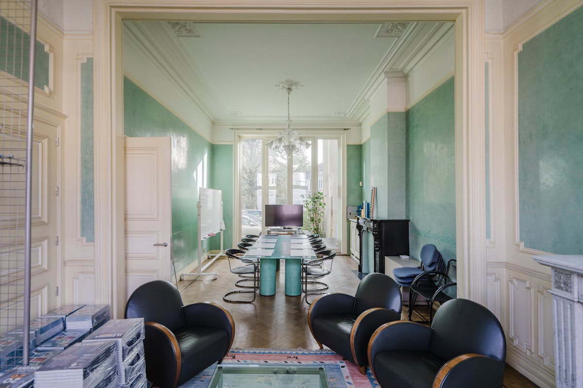Immeuble de bureaux majestueux avec parking et jardin à vendre à Courtrai - photo 5