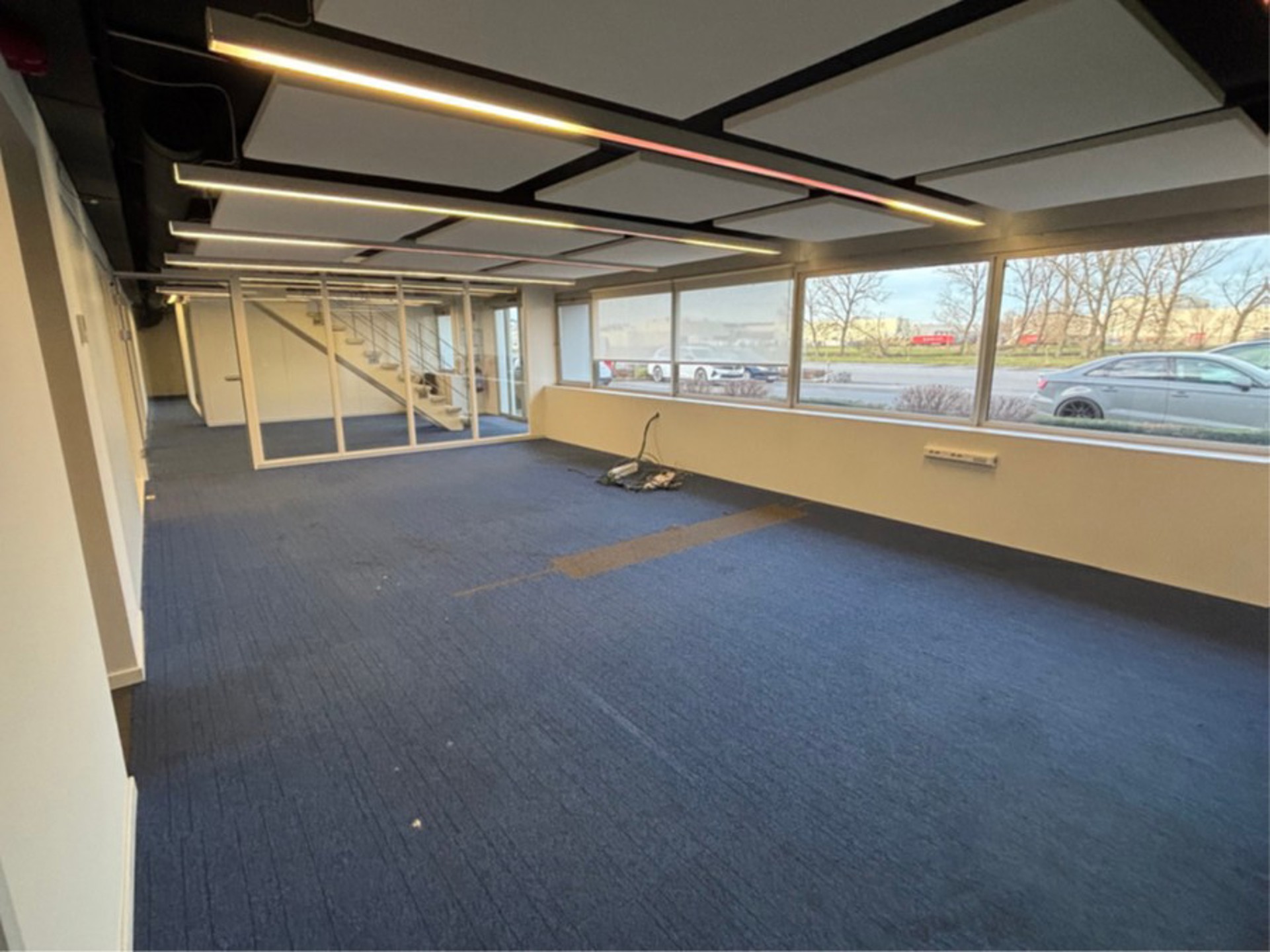 Magazijn van 1.152 m²  en kantoor 288m² nabij A12 - foto 5
