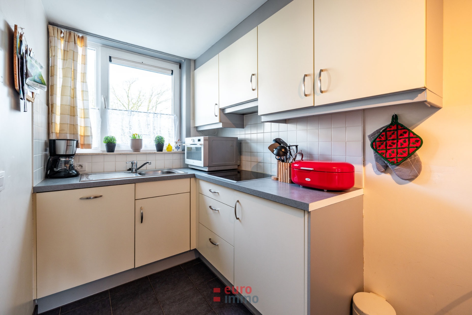 Nabij de havengeul gelegen, zéér gezellige woning met bijhorende parking! - foto 5