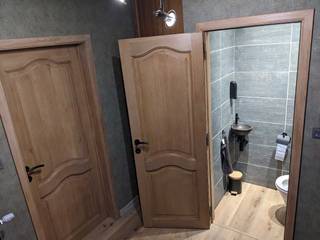 zeer goed isolerend huis op een TOP LIGGING ;het bevind zich in een zeer rustige buurt en tevens in een doodlopende straat.Beneden is voorzien van een hang-wc ,woonruimte ,keuken met vaatwas ,daarnaast een berging voor wasmachine ,garage met sectionale poort,veranda van 22 m²die een aangenaam gevoel heeft met de tuin,deze is voorzien van de nodige zonneweringen .De tuin heeft ook nog een vijver, loungehoekje en tuinberging.Boven vinden we 3 mooie slaapkamers met airco en electrische rolluiken,ook nog een zeer ruime badkamer met dubbele lavabo,inloopdouche,groot bad 90x195 en hang-wc.De zolderverdieping is volledig afgewerkt en heeft 2 veluxramen kan eventueel als extra kamer worden gezien GEEN IMMO GEEN IMMO GEEN IMMO