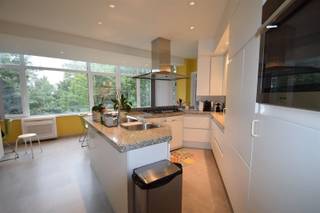 Prachtig duplexappartement met alle comfort op de 4de en 5de verdiepingDit ruime en lichtrijke duplexappartement combineert de luxe van een...