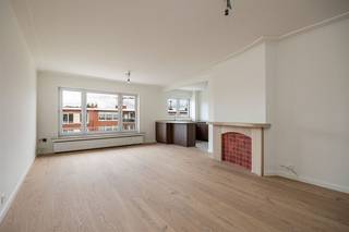 <p><span>Looking for an apartment where all you have to do is put your furniture? Then this is the place to be. This high-quality renovated apartment combines a warm, contemporary finish with spacious living, two bedrooms and a quiet location in a pleasant residential neighborhood of Deurne.<br /><br /></span></p><p><span>Light, space and character</span></p><p><span>You enter into the central entrance hall with custom cabinets that immediately offers plenty of storage space. From here you walk through to the living space, where the beautiful parquet floor, large windows and authentic fireplace immediately catch the eye. Thanks to the wide facade, you enjoy a lot of natural light and a pleasant open feeling. The living space offers more than enough room for a spacious seating area and a large dining table.</span></p><p><span> </span></p><p><span>Eyecatcher: the new kitchen</span></p><p><span>The completely new open kitchen is the heart of the apartment. The large peninsula invites you to enjoy breakfast, aperitifs or cooking together. The combination of dark wood tones, a light natural stone worktop and quality appliances provides a stylish look that feels warm at the same time. Extra: a coffee corner with LED lighting.</span></p><p><span> </span></p><p><span>Two bedrooms and a nice terrace</span></p><p><span>To the rear are the two bedrooms. The largest room features built-in closets and enough room for a king-size bed. The second bedroom opens directly onto the covered terrace, a quiet spot with western orientation where you can enjoy the evening sun after work. The bathroom is equipped with a spacious recessed walk-in shower where the tile continues nicely, stylish sink cabinet, custom cabinets and towel radiator. The toilet and laundry room each have their own space.</span></p><p><span> </span></p><p><span>Quiet living between greenery and city</span></p><p><span>You live here in a nice, residential neighborhood where families, young couples and local residents still know each other. You don't have to go far for a walk or a morning run: both the Boekenberg Park with its iconic swimming pond and the pleasant Te Boelaer Park are within walking distance. You can also reach the Rivierenhof in a few minutes by bike.</span></p><p><span>For your daily shopping you will find several supermarkets nearby, while for a coffee, lunch or aperitif you can visit the cozy establishments around Gitschotellei. Fancy some more city life? By bike or streetcar you will be in the center of Antwerp in no time.</span></p><p><span>Schools, sports clubs, public transport and velo stations are all in the immediate vicinity. Moreover, from here you drive particularly smoothly to the Ring Road and the Singel, allowing you to quickly reach both the city and the rest of Antwerp.</span></p><p><span>No measures in the Flemish Enforcement Platform</span></p>
