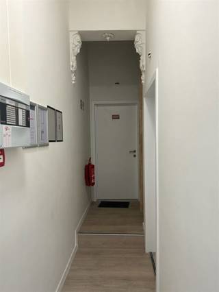 <p>*Energetische renovatie opbrengstpand 2022*<br /><br />Volledig verhuurd recent opbrengstpand gelegen op een uiterste gegeerde locatie namelijk in de Jozef II straat te Leuven. Deze straat is een sypathiek rustig straatje en vormt de verbinding tussen de Arnould Nobelstraat en de Maria Theresiastraat. Het pand onderging een energetische renovatie in 2022 en omvat het volgende: 3 studentenkamers eigen sanitair, een duplex studio met buitenruimte en een gemeenschappelijke keuken.<br /><br />Totaal: 2808,70 euro/ maand = 33.704 euro/ jaar<br />Netto rendement 3,33%<br />Bruto rendement: 3,77%<br /><br />Meer informatie of een bezoek ter plaatse? Contacteer onze expert investeringsvastgoed Jacky: jacky@connect-immo.be of 04 95 53 46 49<br /><br />wgsche, vg, gdv, gvkr, gvv<br />EPB Startverklaring</p>