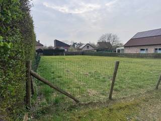 Rustig gelegen bouwgrond aan de rand van Itegem met een totaaloppervlakte van 737m².Het perceel is geschikt voor de bouw van een open...