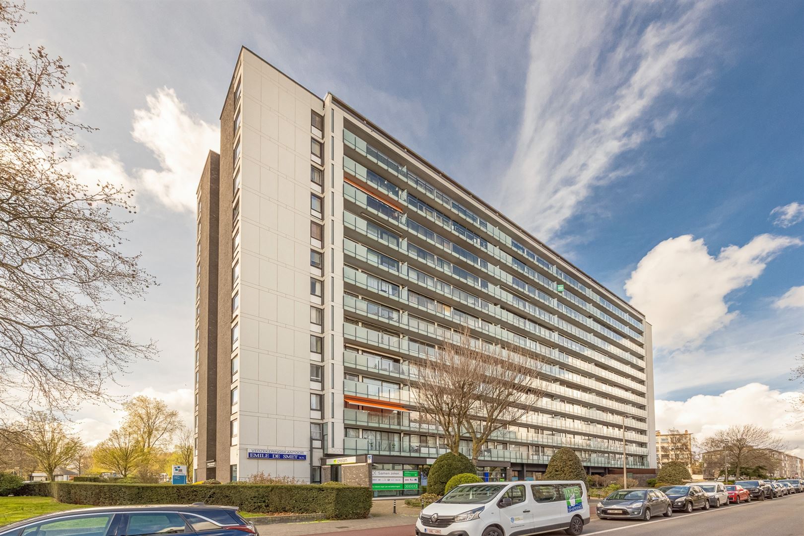 Veelzijdige commerciële ruimte met privé parkeerplaatsen  - foto 3