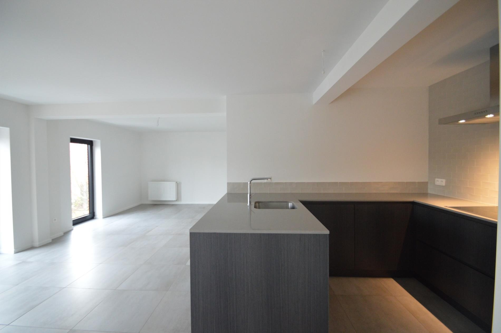 Stijlvol luxueus ingericht appartement met 2 slaapkamers en terras in hartje Hoeselt - foto 4