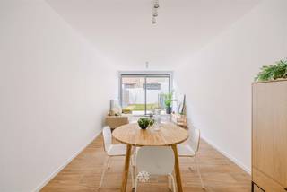 <p><span>ZOTTEGEM - Ready to move in and energy efficient terraced house with luxury finishings</span></p><p><span> </span></p><p><span>Located in the Laurens De Metsstraat in the center of Zottegem, we find this fully renovated closed building with three bedrooms and sublime finishing.</span></p><p><span>This future proof home is both an ideal starter home and interesting investment opportunity. Excellent location within walking distance of stores, schools and public transport.</span></p><p><span> </span></p><p><span> </span></p><p><span>The main assets in a nutshell: </span></p><ul><li><span>High quality finishes and quality materials</span></li><li><span>Ready to move in - fully painted and fitted with light fixtures</span></li><li><span>Atmospheric interior elements </span></li><li><span>Solar panels </span></li><li><span>Spacious bathroom with walk-in shower and bathtub</span></li><li><span>Asbestos safe, compliant electricity and EPB - E-level 56</span></li><li><span>Three full bedrooms</span></li></ul><p><span> </span></p><p><span> </span></p><p><span>Layout: </span></p><p><span>Ground floor: Entrance hall with space for cloakroom/small office, separate guest toilet, spacious storage room with connection for washing machine and dryer, bright living room with open kitchen equipped with built-in appliances, sitting area with sliding window to city garden with terrace.</span></p><p><span>Second floor: Night hall, master bedroom, bathroom with walk-in shower, toilet and bath with rounded corners.</span></p><p><span>Second floor: Two full-size bedrooms.</span></p><p><span> </span></p><p><span> </span></p><p><span>Important: </span></p><p><span>Setting price: 295,000 EUR</span></p><p><span>You can make an offer starting from 295,000 EUR</span></p><p><span>E-Peil 56</span></p><p><span>No renovation obligation</span></p><p><span> </span></p><p><span>Interested? Contact Axel Lenaerts real estate agents for more info or a visit at <span>Laurens@axellenaert.be</span></span><span> or 09 245 24 24</span></p><p><span> </span></p>