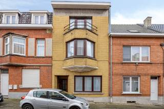 Op zoek naar een centraal gelegen woning met tal van mogelijkheden? Deze eigendom in de Koningin Astridstraat 5 te Asse combineert een...