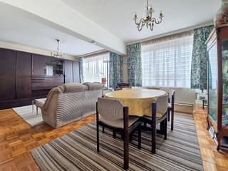 TE KOOP – Ruim appartement met 3 slaapkamers en garagebox in Anderlecht Gelegen in de Dokter Zamenhofstraat 10 te Anderlecht, biedt dit...