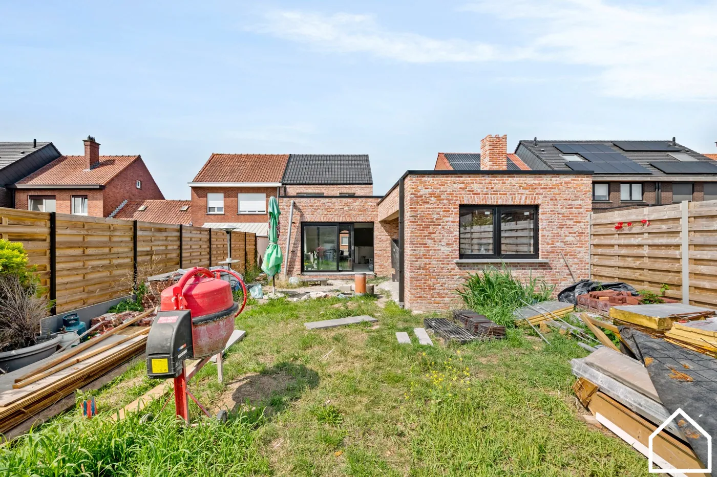 VERDER AF TE WERKEN WONING MET 5 SLPKS EN 2 BADKAMER IN EEN RUSTIGE WIJK - foto 4