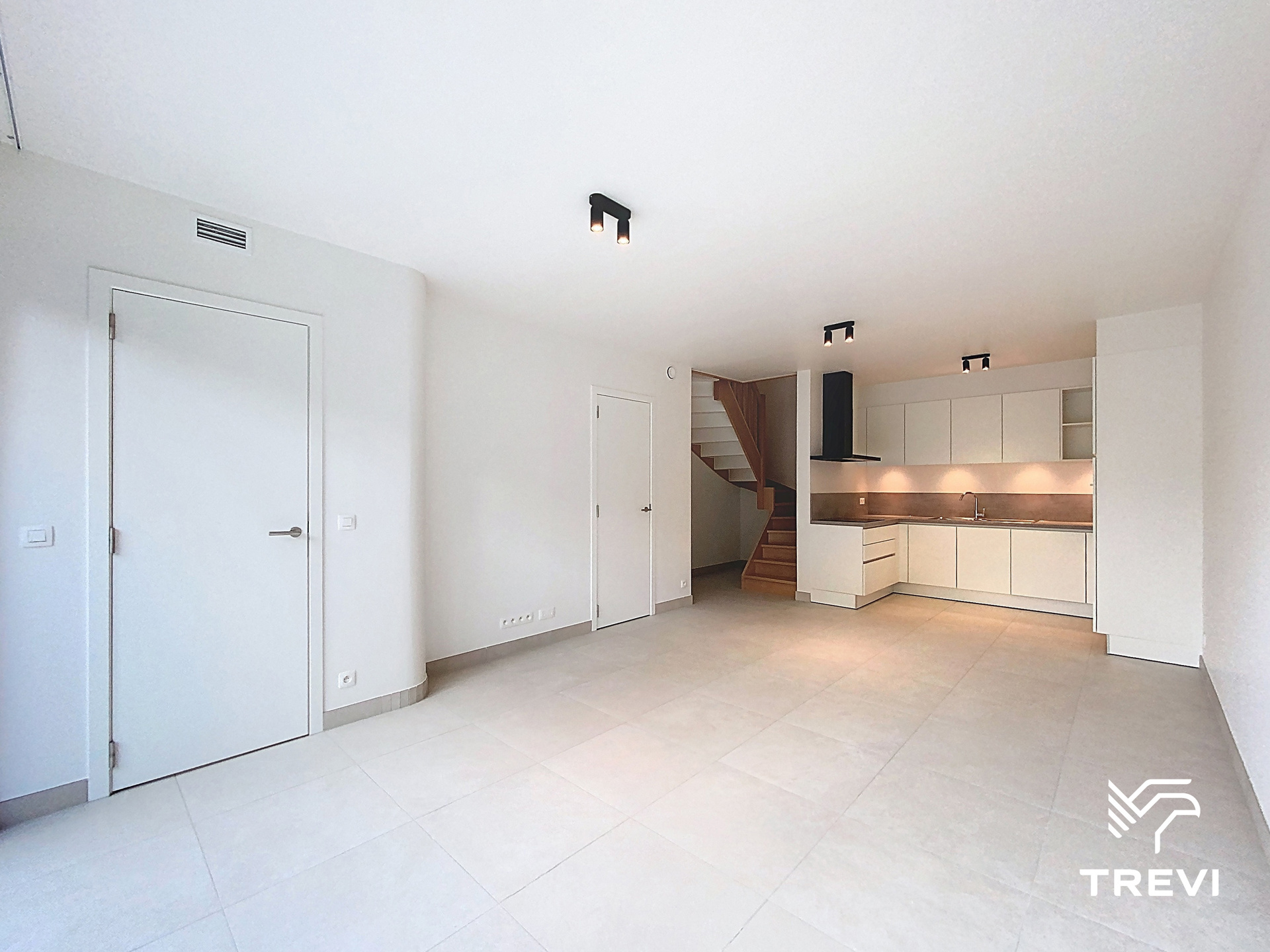 Nieuwe duplex met 4 kamers en ruime kamers - foto 4