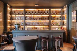 Unieke eigendom te koop in Deerlijk:De eigendomLangs de Kortrijkse Heerweg in Deerlijk bevindt zich deze karaktervolle en veelzijdige eigendom op...